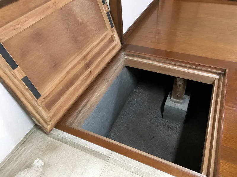床下進入