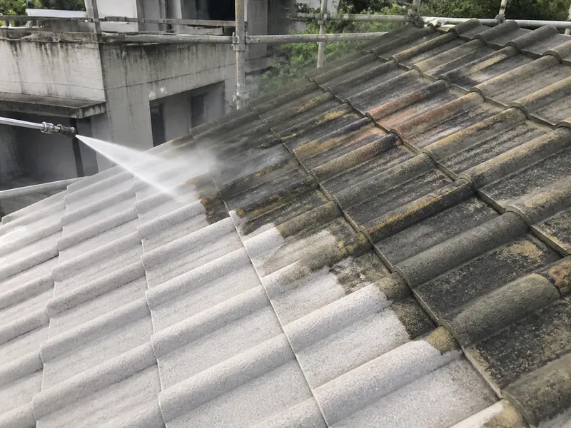 屋根の高圧洗浄